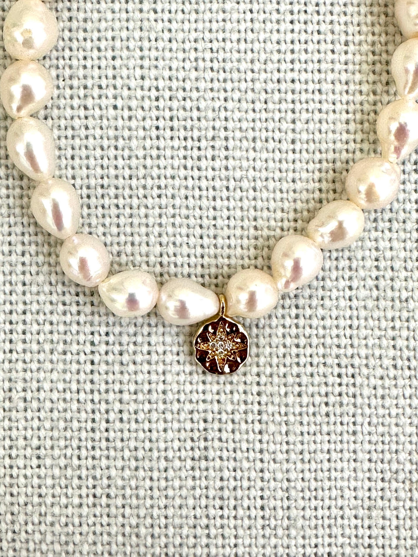 Mother of Pearl Beaded Bracelet with Rose Gold-Plated Star Charm